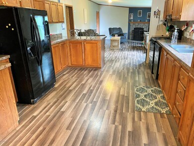 Kitchen/Family Rm