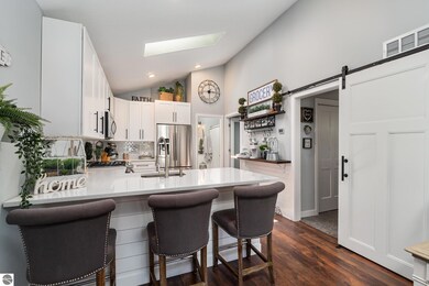 315 W Michigan Ave, Oscoda, MI 48750 - photo 7