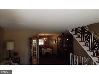 621 Crescent Dr, Glenolden, PA 19036 - photo 2