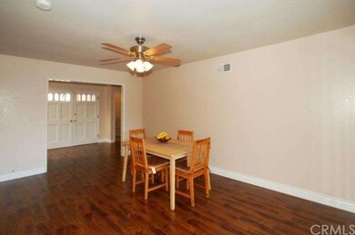 Family room looking towards entry - Brand new floo