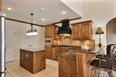 Kitchen also has a breakfast bar