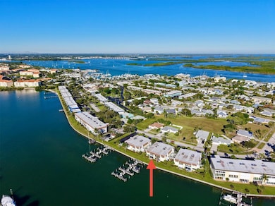 1315 Bayshore Dr unit 102, Fort Pierce, FL 34949 - photo 2