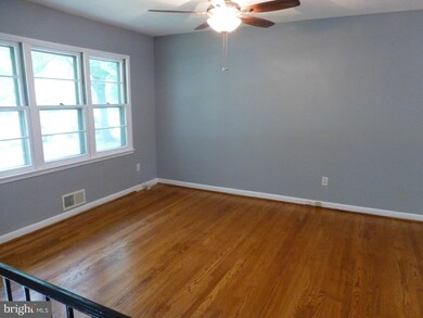 2046 Greenwich St, Falls Church, VA 22043 - photo 3