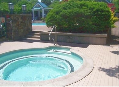 121 Bishops Forest Dr unit 121, Waltham, MA 02452 - photo 2