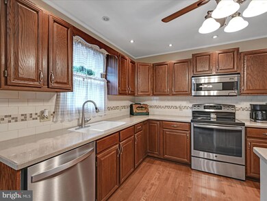 220 E Carpenter Ave, Myerstown, PA 17067 - photo 6