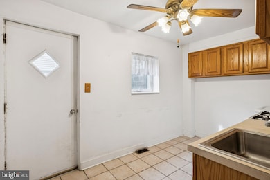 2426 Aspen St, Philadelphia, PA 19130 - photo 6