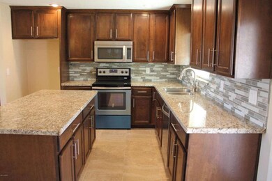 New Kitchen with Granite!