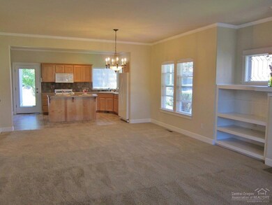 3558 SW Salmon Ave, Redmond, OR 97756 - photo 4