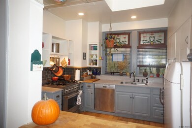 72 Spring St, Albany, NY 12210 - photo 7