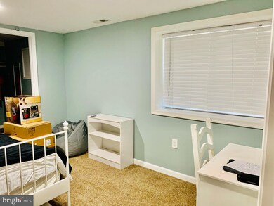 219 Hutton St, Gaithersburg, MD 20877 - photo 6