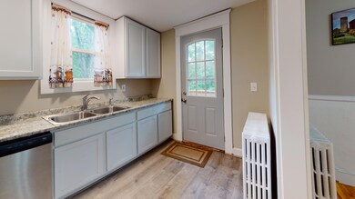 54-Lake-St-Auburn-Maine-04210-Kitchen(2)