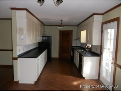 750 Corbett St, Winterville, NC 28590 - photo 4