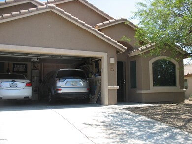 3409 Desert Motif Front 2.5 Car Garage