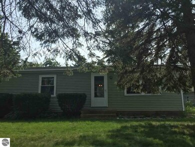 504 Lake St, Elk Rapids, MI 49629 - photo 2