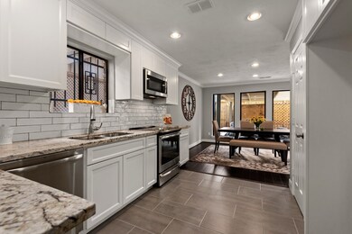 10315 Piping Rock Ln, Houston, TX 77042 - photo 2