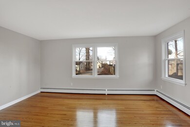 10825 Crest St, Fairfax, VA 22030 - photo 7