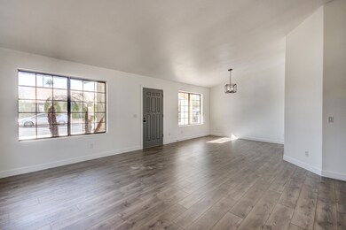 538 W Mesquite St-10