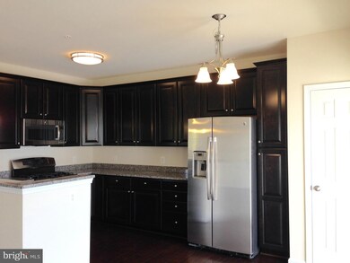 43516 Stonecliff Terrace unit ., Chantilly, VA 20152 - photo 2