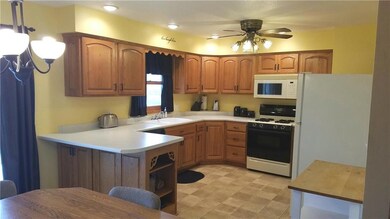 308 E 29th St S, Newton, IA 50208 - photo 6