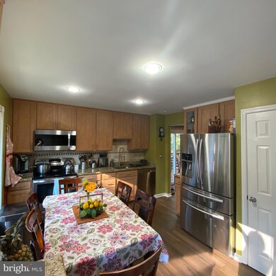 6121 Calico Pool Ln, Burke, VA 22015 - photo 4
