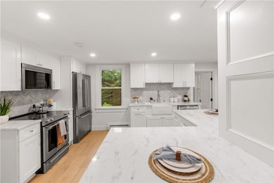 51 Poplar St unit 2, Newport, RI 02840 - photo 4