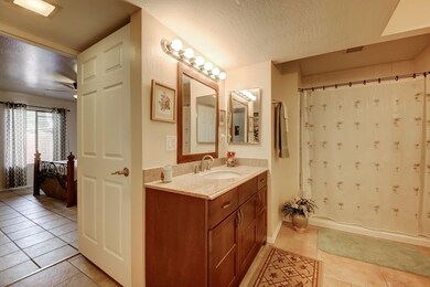 MASTER EN-SUITE