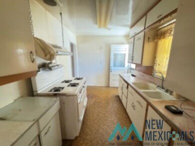 812 N Edwards St, Carlsbad, NM 88220 - photo 5