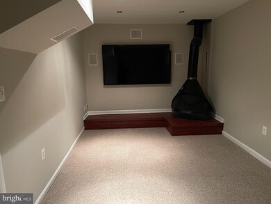 2424 Cloudcroft Square, Reston, VA 20191 - photo 5