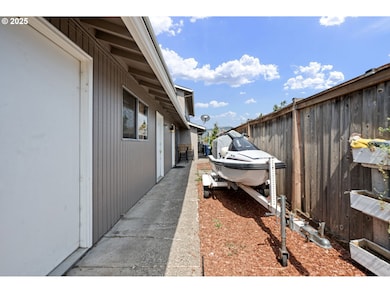 1194 R St, Springfield, OR 97477 - photo 2