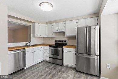 7259 Procopio Cir, Columbia, MD 21046 - photo 2