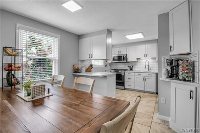 Eat-In Kitchen