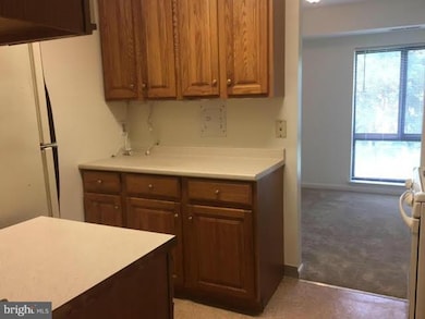 5921 Tamar Dr, Columbia, MD 21045 - photo 4