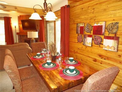 Dining Room. No stairs to lug up all your ski equi