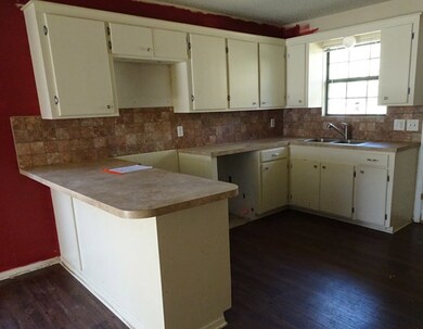 300 Falcon Ave, Lufkin, TX 75904 - photo 5