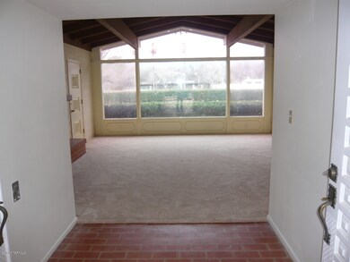 Keely Entry looking at N Window