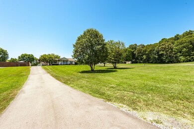 2076 Shawnee Ln, Greenbrier, TN 37073 - photo 2