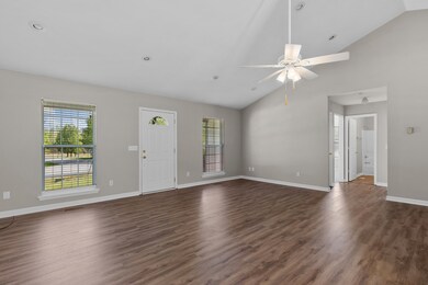 6066 Commodore Cir, Baxter, TN 38544 - photo 2