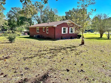 105 Woodlawn Dr, Jacksonville, NC 28546 - photo 7
