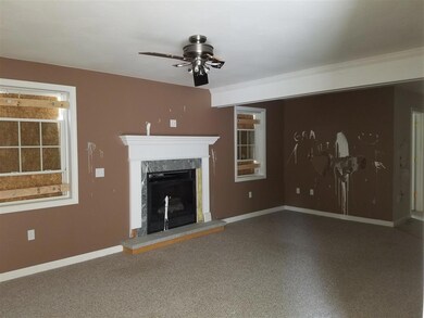 82 Hovey Rd, Londonderry, NH 03053 - photo 3