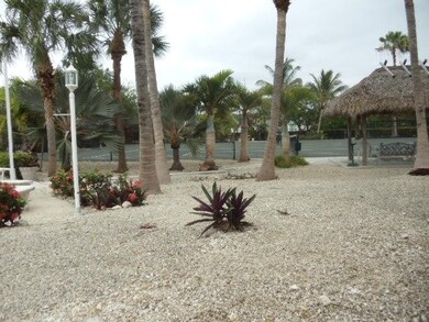 Club House Tennis Courts ad Tiki