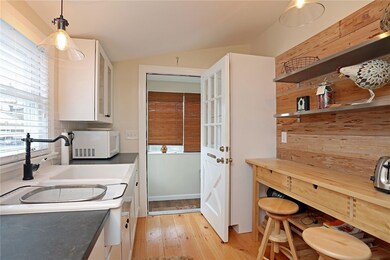 79 Crest St, Middletown, RI 02842 - photo 3