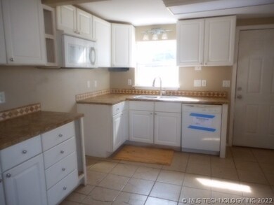 2439 Columbus St, Muskogee, OK 74401 - photo 5