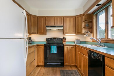 243 Bowery Beach Rd Cape-large-020-043-K
