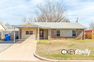 207 Deer Dr, Cache, OK 73527 - photo 2