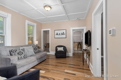 918 Lafayette Ave NE, Grand Rapids, MI 49503 - photo 5