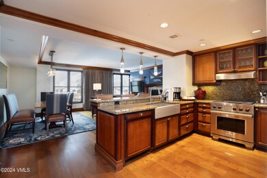 park_hyatt_4051_interior_kitchen_a