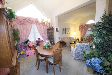 828 Abbots Ln, Denton, TX 76205 - photo 4