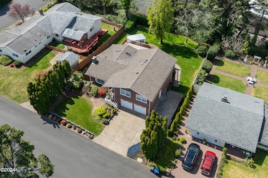 2021 NE CRESTVIEW PL (3)