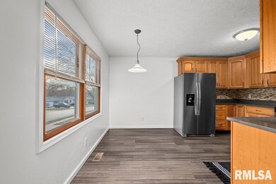 1512 W 48th St, Davenport, IA 52806 - photo 5