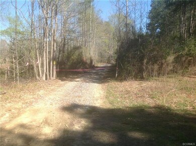 Woods Road passing home site accesses 3 other land